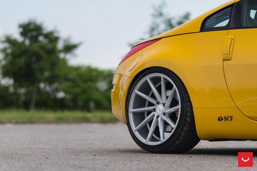 Детали экстерьера Nissan 350Z on Vossen Wheels (CVT) 2017 года  (фото 13 из 40)